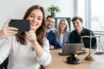 Mitarbeitercontent rechtssicher veröffentlichen